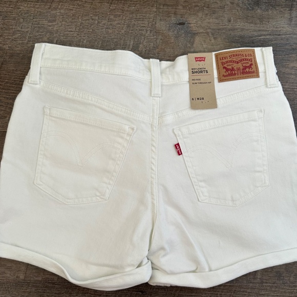 Levi’s mid length shorts - Picture 4 of 5